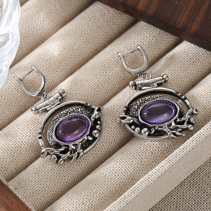 Women's Vintage Carved Design Court-Style Earrings